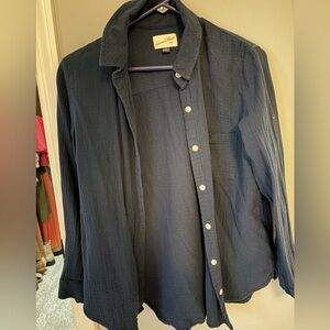 Universal Thread women’s navy Blue linen shirt